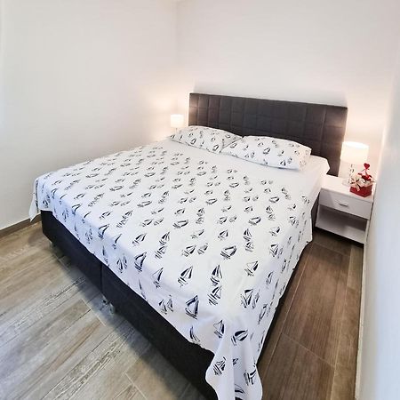 Apartment Ane 2 Tisno Exterior foto