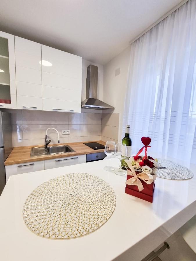 Apartment Ane 2 Tisno Exterior foto